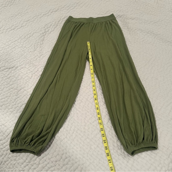 Le Ore Como Modal pant in Olive XS - Picture 5 of 5